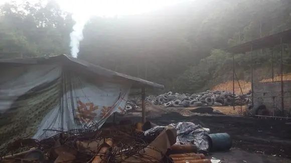 廢舊輪胎煉油廢氣污染，車間惡臭問題可利用潔匠凈化除臭劑解決.jpg