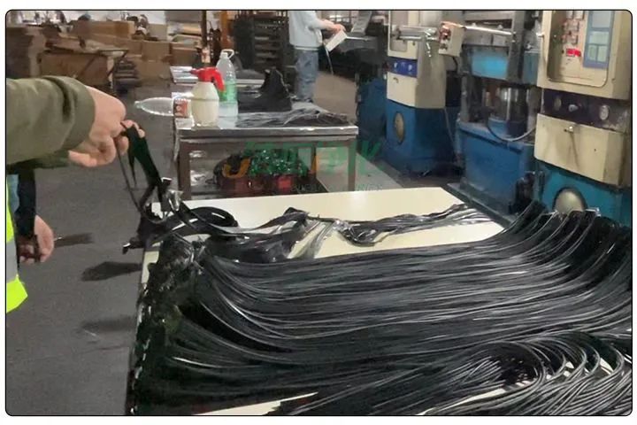 橡膠配件加工廠氣味難聞，傷害人體；廢氣除臭用Dejing的凈?！.jpg